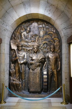 ANKARA, TURKIYE - HAZİRAN 05, 2022: Türkiye Cumhuriyeti 'nin kurucusu ve ilk cumhurbaşkanı Atatürk anıtı Anitkabir' de yardım.