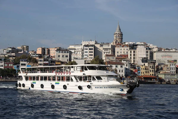 İSTANBUL, TURKEY - 23 Ekim 2021: İstanbul Halic Körfezi 'nde Gemiler