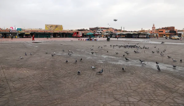 モロッコのマラケシュ 2021年11月3日 マラケシュのメイン広場が空のJemaa Fnaa 地元の人々や観光客によって使用 — ストック写真