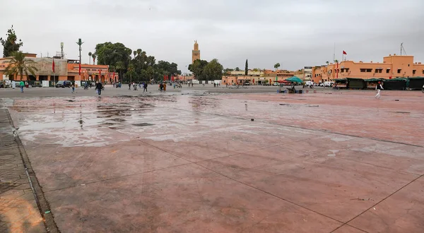 モロッコのマラケシュ 2021年11月3日 マラケシュのメイン広場が空のJemaa Fnaa 地元の人々や観光客によって使用 — ストック写真