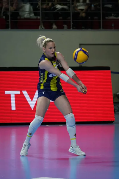 Istanbul Turkey April 2022 Gizem Orge Розігрівається Перед Fenerbahce Opet — стокове фото