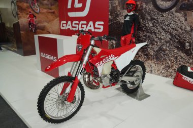 İSTANBUL, TURKEY - 23 Nisan 2022: İstanbul Sergi Merkezi 'ndeki Motobike Expo' da Gasgas motosikleti sergileniyor