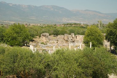 Geyre, Aydın ve Türkiye 'deki Afrodizya Antik Kentinde Hadrianik Hamamları