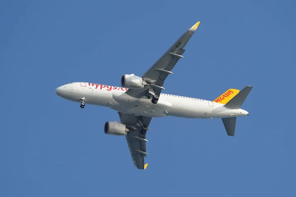 Istanbul Turkey May 2022 Pegasus Airlines Airbus A320 9491 Landing — Stock Photo, Image