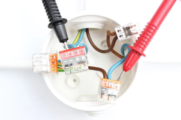 Elektrische box met kabel multimeter — Stockfoto