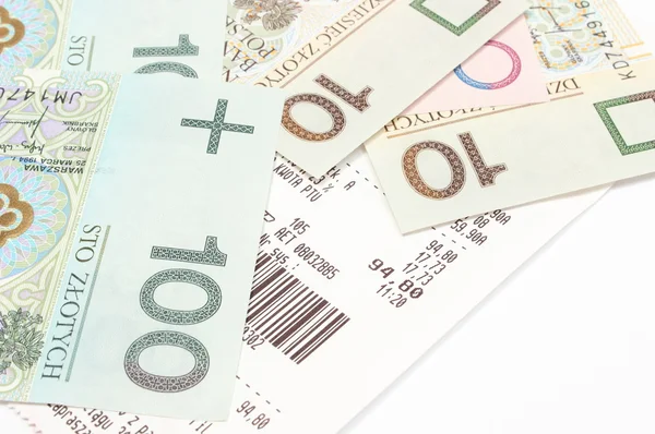 Closeup peněz s příjemkou na bílém pozadí — Stock fotografie