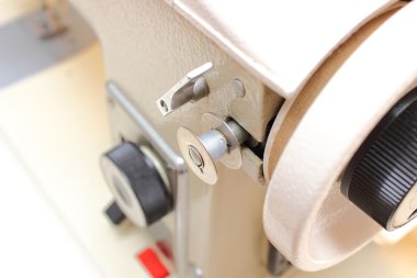 İplik dikiş makinesi ile metal biriktirme