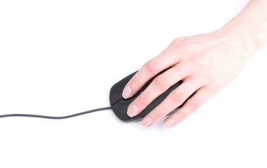 closeup bilgisayar fare ve beyaz zemin üzerine el