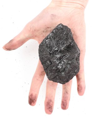 kadın el kömür yumru beyaz arka plan üzerinde tutarak