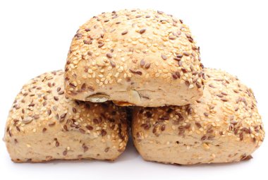 Beyaz arka plan üzerinde izole taze kepekli rulo