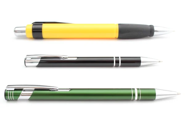 Farbige Stifte isoliert auf weißem Hintergrund — Stockfoto