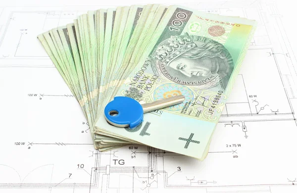 Montón de dinero con llave en el plan de vivienda — Foto de Stock