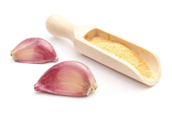 Knoblauch - frisch und locker auf weißem Hintergrund — Stockfoto