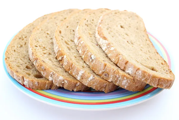 Tranches de pain de seigle et assiette colorée — Photo