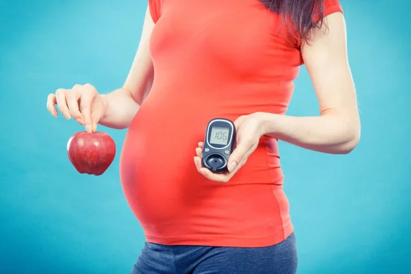 Zwangere Vrouw Het Bezit Van Verse Appel Glucose Meter Met — Stockfoto