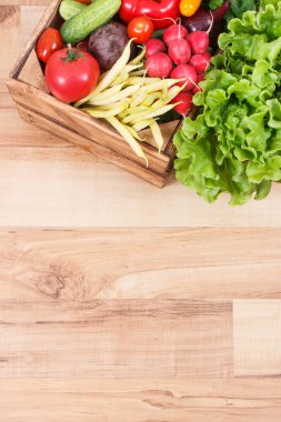 Doğal mineraller ve vitaminler içeren taze, olgun, sağlıklı sebzeler. Zayıflamak ve diyet yapmak için en iyi yemek. Metin için yer