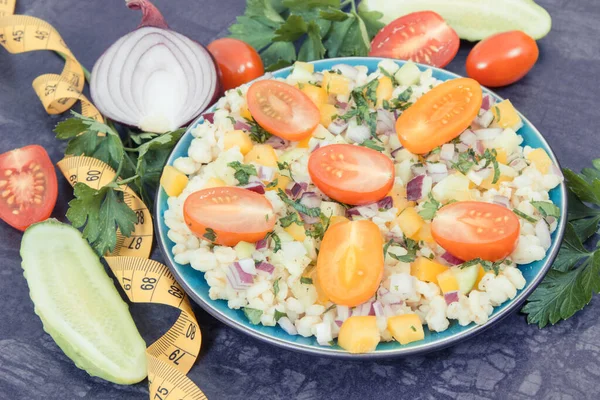 Bolgur Groats Sebzeli Taze Salata Mezura Zayıflama Sağlıklı Yaşam Tarzları — Stok fotoğraf