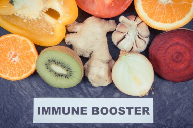 Bağışıklık güçlendirici olarak taze meyve ve sebze. Doğal vitaminler ve mineraller