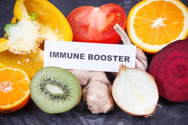 Inscriptie Immuunbooster Met Verse Groenten Fruit Bron Natuurlijke Vitaminen Mineralen — Stockfoto