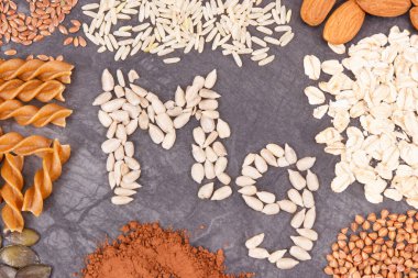 Magnezyum içeren besleyici yiyecekler. Kaynak olarak sağlıklı besin doğal vitaminler, mineraller ve beslenme lifleri