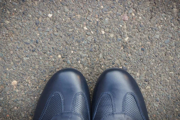 Удобная Повседневная Синяя Кожаная Обувь Асфальтовой Дороге Пешеходной Дорожке Мужская — стоковое фото