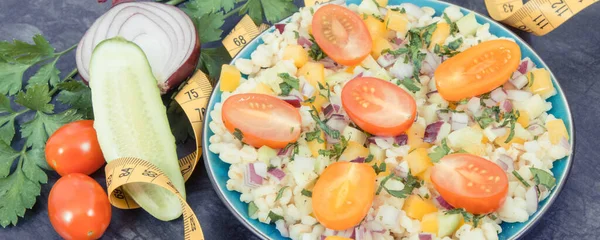 Sebzeli Taze Salata Bulgur Groats Mezura Vitamin Mineral Içeren Sağlıklı — Stok fotoğraf