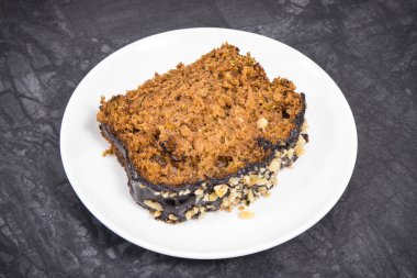 Fındıklı kabak ve kuru üzümlü taze fırınlanmış hamur işi. Tatlı nefis.