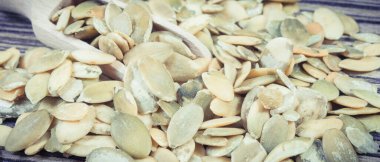 Balkabağı tohumları sağlıklı besin maddeleri olarak kullanılır. Doğal vitaminler ve mineraller