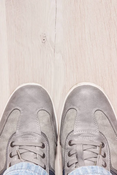 Cómodos Zapatos Cuero Gris Casual Pizarra Blanca Concepto Calzado Masculino —  Fotos de Stock