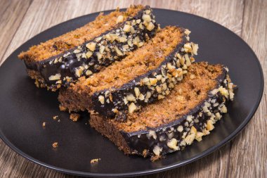 Fındık ve kuru üzümlü kabak hamuru parçaları. Taze ev yapımı lezzetli tatlı.