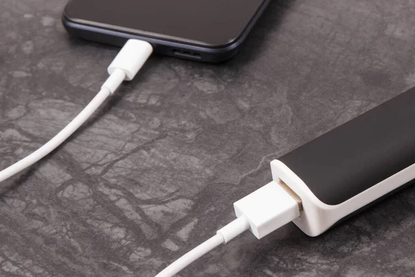 Black Smartphone Connected White Plug External Powerbank Mobile Phone Charging — Stock Photo, Image