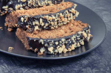 Fındıklı kabak ve kuru üzümlü taze fırınlanmış hamur işi. Tatlı nefis.