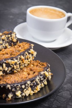 Kabak ve bir fincan kahveden yapılmış taze ev yapımı hamur işi. Tatlı nefis.