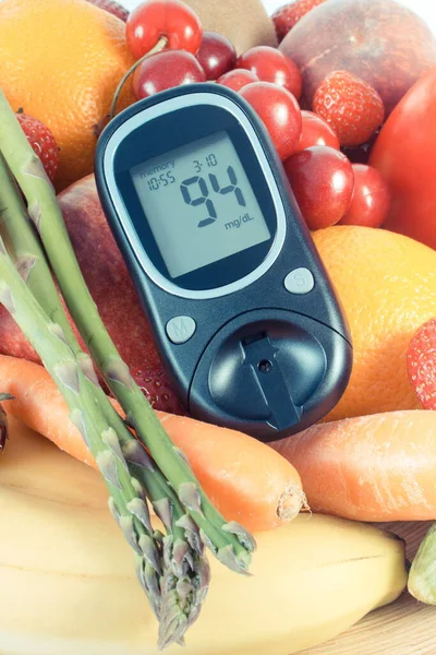 Glukometre Şeker Seviyesi Taze Olgun Meyve Sebzelerle Ölçülür Sağlıklı Mineraller — Stok fotoğraf