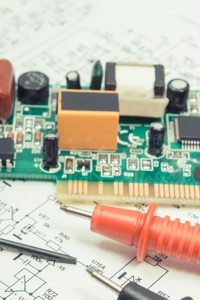 Placa Circuito Impresso Com Transistores Resistências Capacitor Diagrama Eletrônica Cabo — Fotografia de Stock