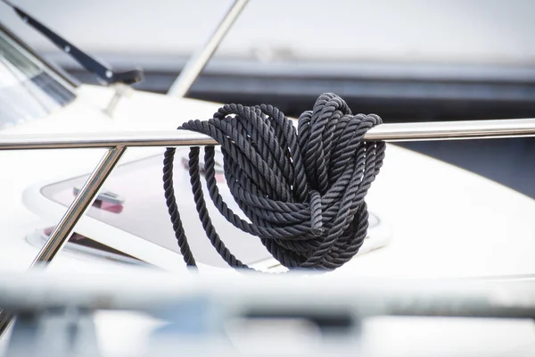 Corda Nera Come Parte Dettaglio Dello Yacht Tavel Trasporto — Foto Stock