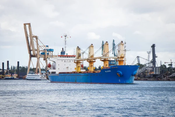 Swinoujscie Västpommern Polen Juni 2021 Stora Bulkfartyget Allegra Anlöper Hamnen — Stockfoto