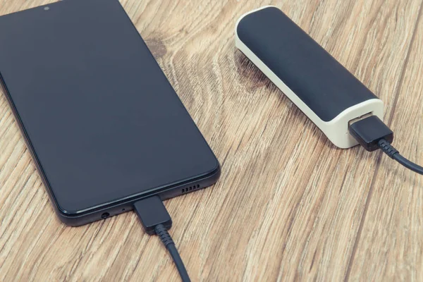 External Powerbank Using Charge Empty Battery Black Smartphone Mobile Phone — Stock Photo, Image