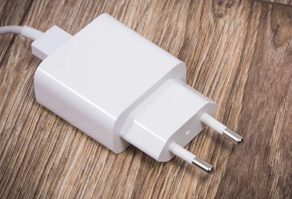 Witte Lader Die Gebruikt Wordt Lege Batterij Van Smartphone Mobiele — Stockfoto