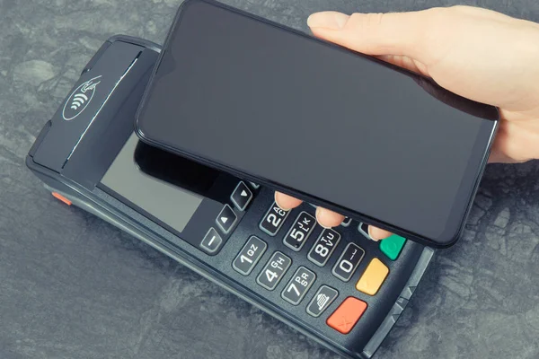 Lecteur Carte Crédit Téléphone Mobile Utilisant Pour Paiement Sans Espèces — Photo