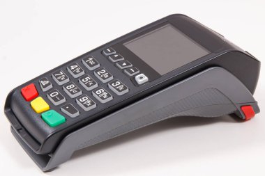 Ödeme terminali, kredi kartı okuyucu nakit ödemede kullanıyor. Finans ve bankacılık kavramı
