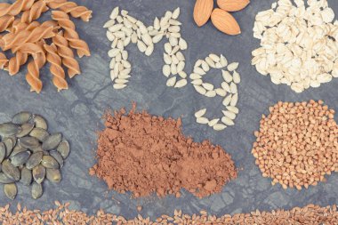 Yazıt MG ve magnezyum içeren besleyici yiyecekler. Kaynak olarak sağlıklı besin doğal vitaminler, mineraller ve beslenme lifleri