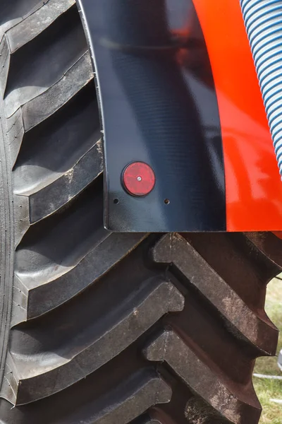 Rueda Con Neumático Negro Utilizada Vehículos Tractores Otras Máquinas Industriales — Foto de Stock
