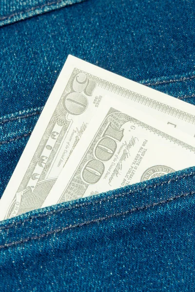 バックジーンズポケットの通貨ドル 買い物のための現金支払いの概念 — ストック写真