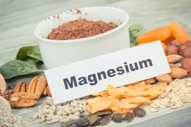 Doğal magnezyum, besleyici magnezyum, diyet lifleri ve diğer vitaminler ve mineraller içeren magnezyum.