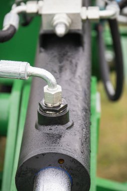 Piston, aktüatör ve pnömatik ya da hidrolik makinedeki diğer mekanizmalar. Teknoloji ve mühendislik