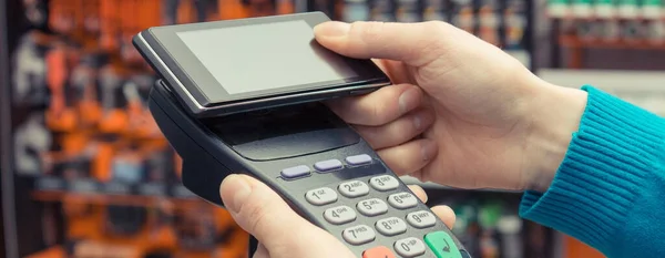 Terminal Pagamento Com Telefone Celular Usando Para Pagar Sem Dinheiro — Fotografia de Stock