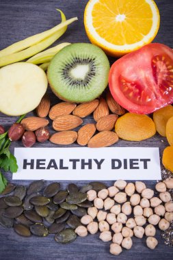 Doğal potasyum, K vitamini, mineraller ve beslenme lifleri içeren besleyici içerikli sağlıklı diyet.