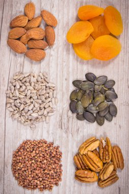 Doğal çinko, diyet lifleri, diğer vitaminler ve mineraller içeren besleyici gıdalar. Sağlıklı beslenme