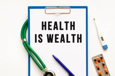 Metin Sağlığı, steteskopla birlikte klasörün içinde. Tıbbi konsept.